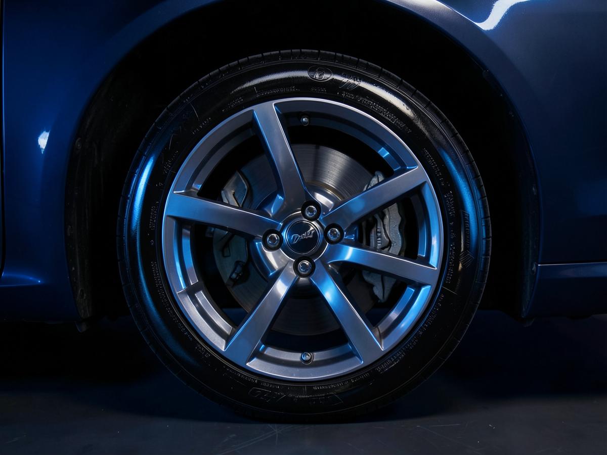 Clean wheel and tire with fresh tire shine